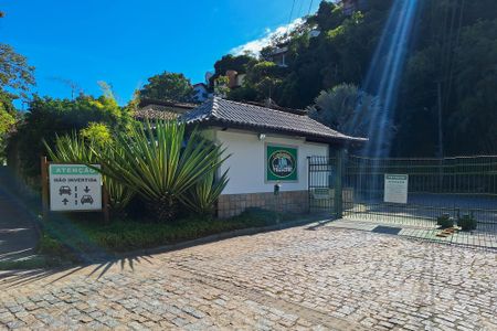 Casa de condomínio à venda com 180m², 4 quartos e 2 vagasFachada