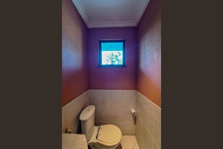 Casa de condomínio à venda com 180m², 4 quartos e 2 vagasLavabo