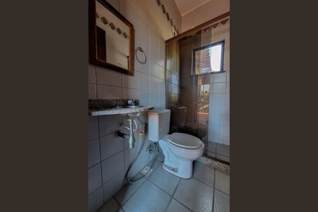 Casa de condomínio à venda com 180m², 4 quartos e 2 vagasBanheiro de serviço