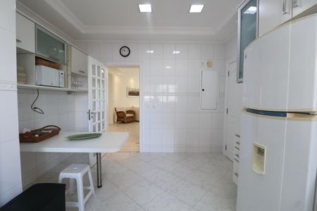 Apartamento para alugar com 183m², 4 quartos e 2 vagasCozinha