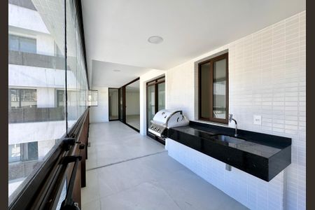 Apartamento à venda com 158m², 3 quartos e 1 vagaVaranda