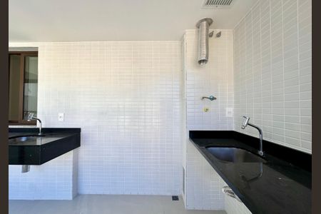 Apartamento à venda com 158m², 3 quartos e 1 vagaÁrea de Serviço