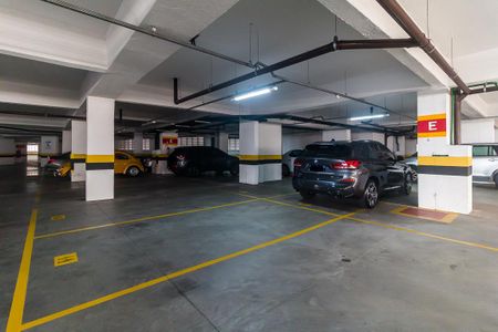 Apartamento para alugar com 134m², 3 quartos e 3 vagas Apartamento para alugar com 134m², 3 quartos e 3 vagasÁrea comum - Garagem