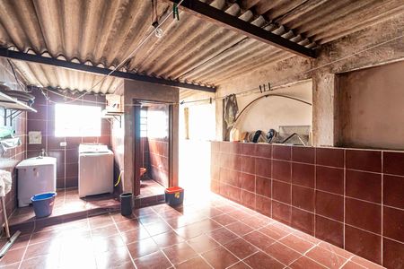 Casa à venda com 320m², 2 quartos e 2 vagasÁrea de serviço