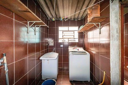 Casa à venda com 320m², 2 quartos e 2 vagasÁrea de serviço