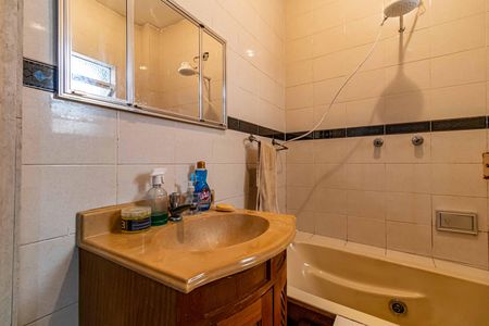 Casa à venda com 320m², 2 quartos e 2 vagasSuite - Banheiro