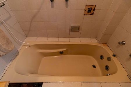 Casa à venda com 320m², 2 quartos e 2 vagasSuite - Banheiro