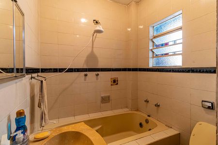 Casa à venda com 320m², 2 quartos e 2 vagasSuite - Banheiro