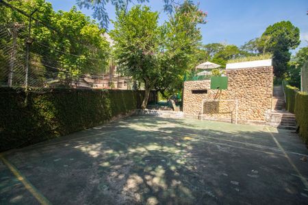 Apartamento à venda com 231m², 4 quartos e 3 vagasÁrea comum - Quadra esportiva