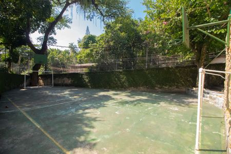 Apartamento à venda com 231m², 4 quartos e 3 vagasÁrea comum - Quadra esportiva