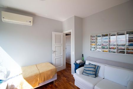 Apartamento à venda com 231m², 4 quartos e 3 vagasQuarto 2