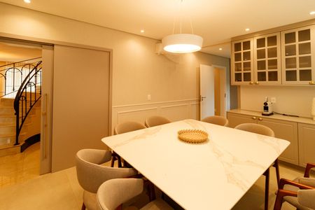 Casa à venda com 780m², 5 quartos e 7 vagasSala de Jantar