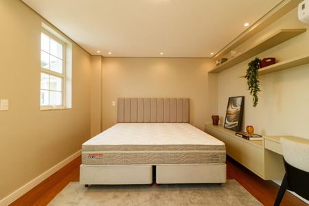 Casa à venda com 780m², 5 quartos e 7 vagasSuíte 2