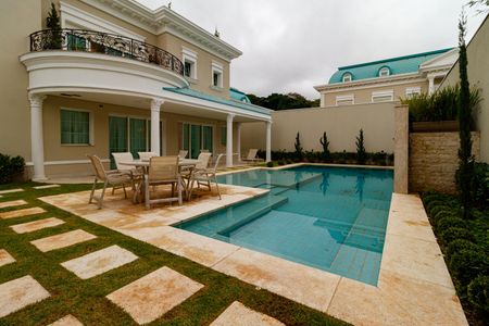 Casa à venda com 780m², 5 quartos e 7 vagasÁrea comum - Piscina