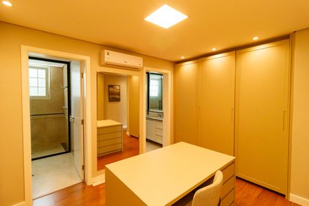 Casa à venda com 780m², 5 quartos e 7 vagasSuíte