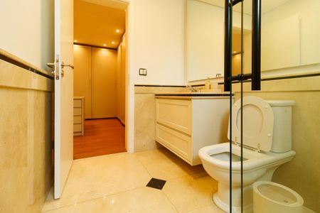 Casa à venda com 780m², 5 quartos e 7 vagasBanheiro da Suíte 2