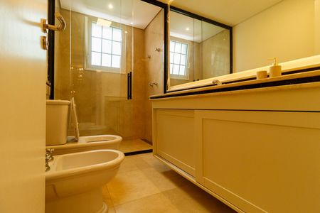 Casa à venda com 780m², 5 quartos e 7 vagasBanheiro da suíte 2