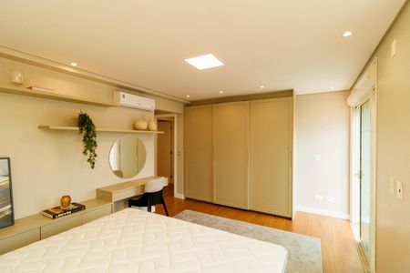 Casa à venda com 780m², 5 quartos e 7 vagasSuíte 2