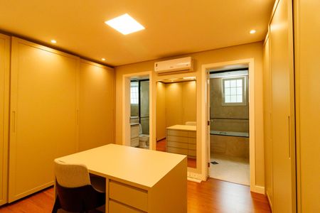 Casa à venda com 780m², 5 quartos e 7 vagasSuíte