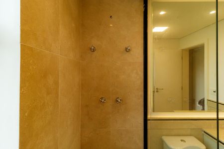 Casa à venda com 780m², 5 quartos e 7 vagasBanheiro da suíte 5