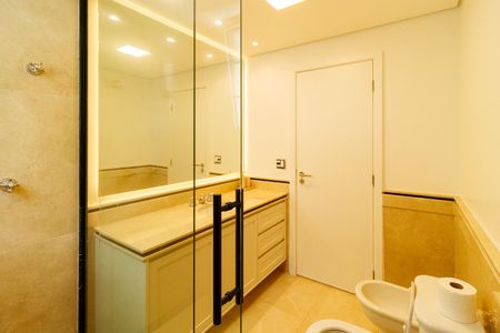 Casa à venda com 780m², 5 quartos e 7 vagasBanheiro da suíte 4