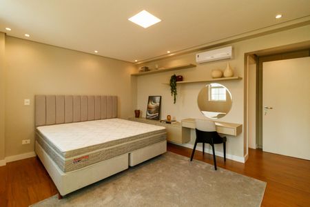 Casa à venda com 780m², 5 quartos e 7 vagasSuíte 2