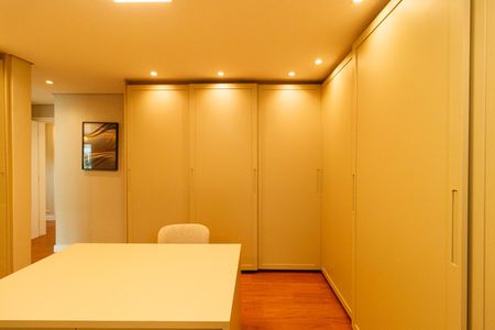 Casa à venda com 780m², 5 quartos e 7 vagasSuíte