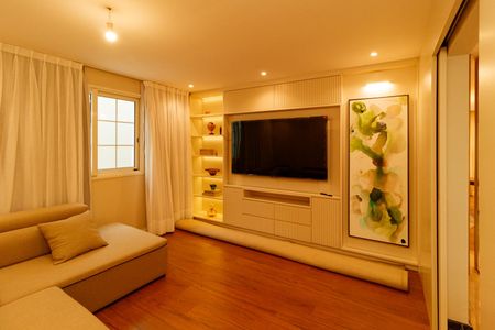 Casa à venda com 780m², 5 quartos e 7 vagasSala de TV