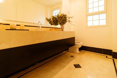 Casa à venda com 780m², 5 quartos e 7 vagasLavabo