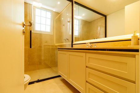 Casa à venda com 780m², 5 quartos e 7 vagasBanheiro da suíte 4