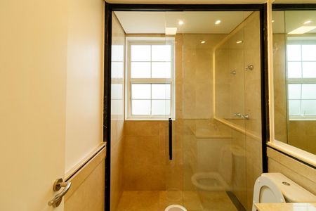 Casa à venda com 780m², 5 quartos e 7 vagasBanheiro da suíte 5