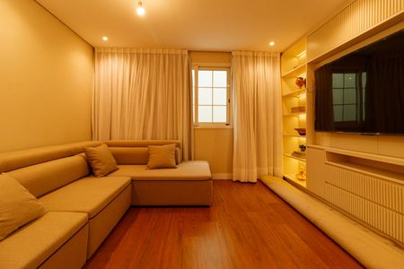 Casa à venda com 780m², 5 quartos e 7 vagasSala de TV