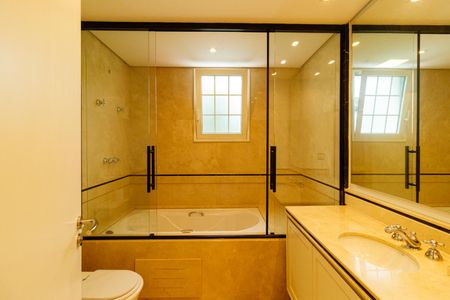 Casa à venda com 780m², 5 quartos e 7 vagasBanheiro da Suíte