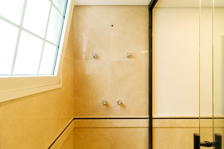 Casa à venda com 780m², 5 quartos e 7 vagasBanheiro da Suíte 2