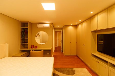 Casa à venda com 780m², 5 quartos e 7 vagasSuíte 4