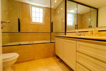 Casa à venda com 780m², 5 quartos e 7 vagasBanheiro da Suíte