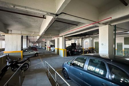 Apartamento à venda com 110m², 3 quartos e 2 vagas Apartamento à venda com 110m², 3 quartos e 2 vagasÁrea comum - Estacionamento