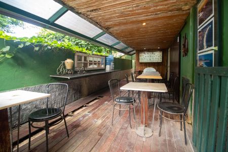 Casa à venda com 250m², 6 quartos e 2 vagas Casa à venda com 250m², 6 quartos e 2 vagasÁrea gourmet