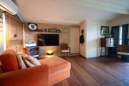 Casa à venda com 250m², 6 quartos e 2 vagas Casa à venda com 250m², 6 quartos e 2 vagasSuíte 1