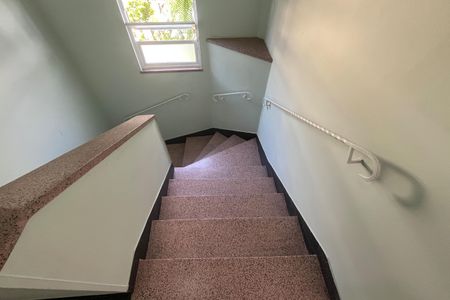 Apartamento para alugar com 70m², 2 quartos e 1 vagaEscada