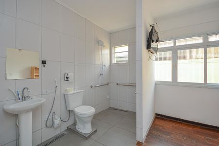 Casa para alugar com 150m², 4 quartos e 2 vagas Casa para alugar com 150m², 4 quartos e 2 vagasBanheiro da Suíte 1