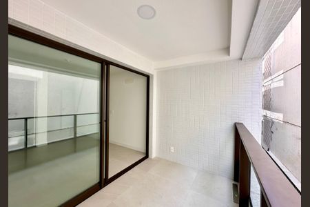 Apartamento à venda com 167m², 3 quartos e 1 vagaVaranda da Suíte 2