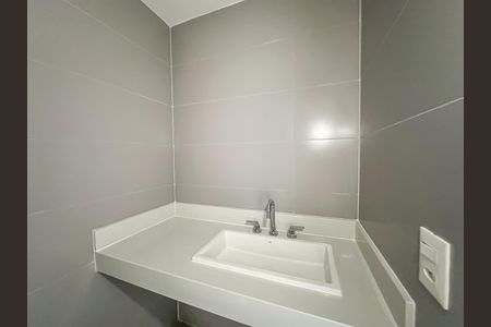 Apartamento à venda com 167m², 3 quartos e 1 vaga Apartamento à venda com 167m², 3 quartos e 1 vagaBanheiro da Suíte 2