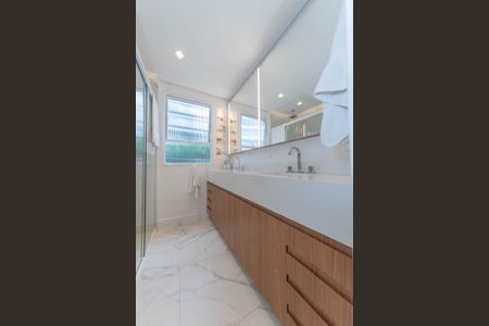 Apartamento à venda com 178m², 3 quartos e 2 vagasBanheiro da Suíte