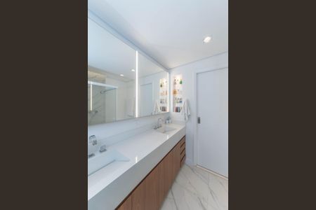 Apartamento à venda com 178m², 3 quartos e 2 vagasBanheiro da Suíte