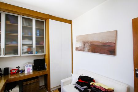 Apartamento à venda com 235m², 3 quartos e 3 vagasQuarto 2
