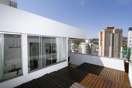 Apartamento à venda com 235m², 3 quartos e 3 vagasCobertura