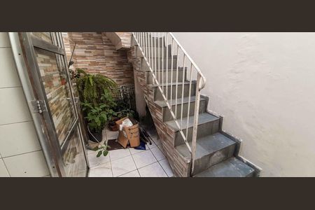 Casa para alugar com 232m², 3 quartos e 2 vagas Casa para alugar com 232m², 3 quartos e 2 vagasEscada