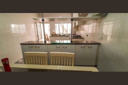 Casa para alugar com 232m², 3 quartos e 2 vagas Casa para alugar com 232m², 3 quartos e 2 vagasCozinha
