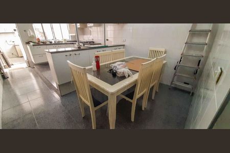 Casa para alugar com 232m², 3 quartos e 2 vagas Casa para alugar com 232m², 3 quartos e 2 vagasCozinha